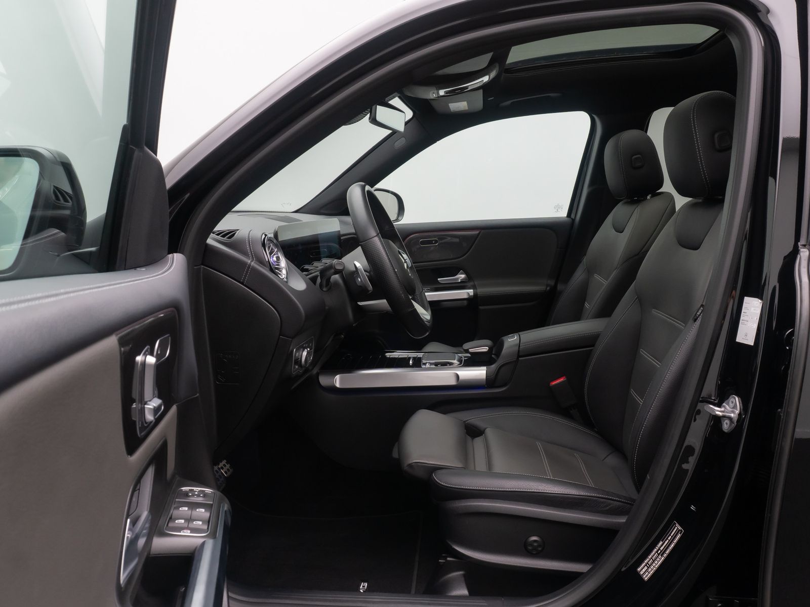 Fahrzeugabbildung Mercedes-Benz GLB 220d AMG Line SoundSys 360&deg;Panorama Standhzg