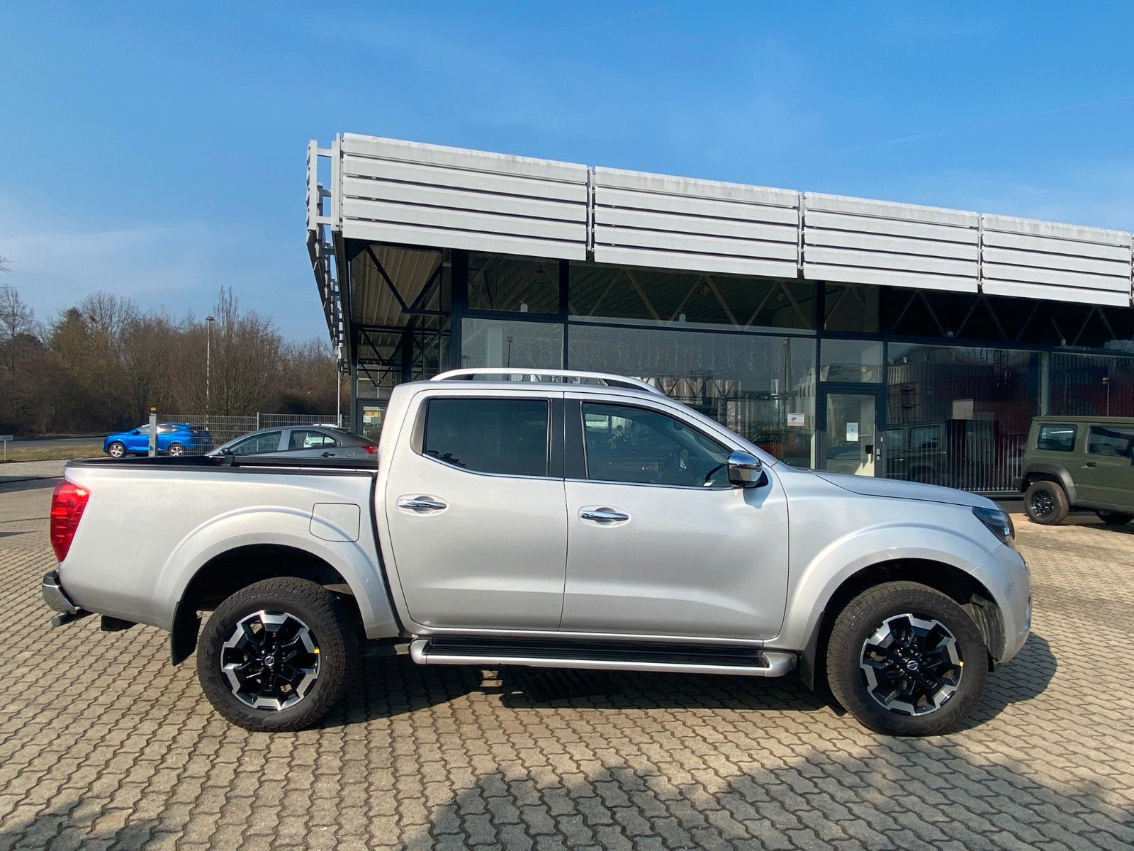 Fahrzeugabbildung Nissan Navara Tekna 4x4 DOKA+NAVI+SHZ+TÜV-NEU