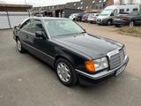 Mercedes-Benz E 230 H-Zulassung Oldtimer  - Mercedes-Benz E 230 aus 1990