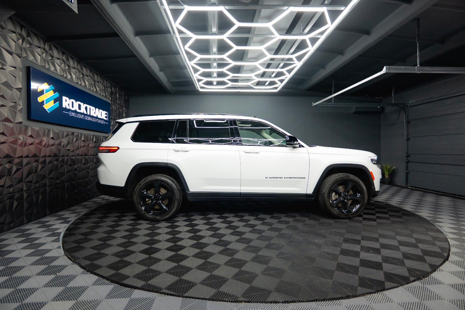Fahrzeugabbildung Jeep Grand Cherokee 3.6 4x4 LIMITED L Night*ACC*Pano*