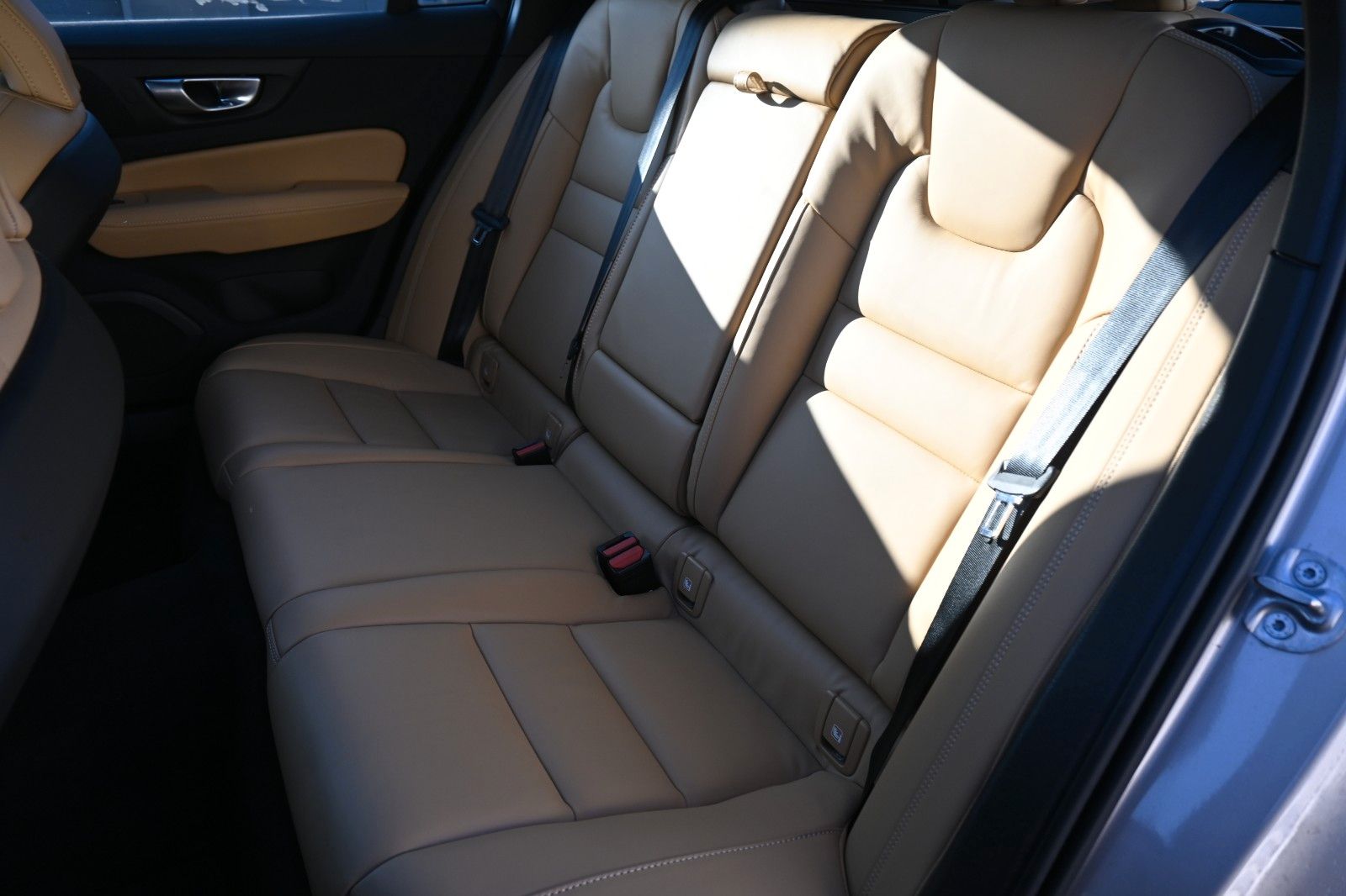 Fahrzeugabbildung Volvo V60 CC B4D AWD Ultimate*LED*PANO*360*H&K*MASSAGE