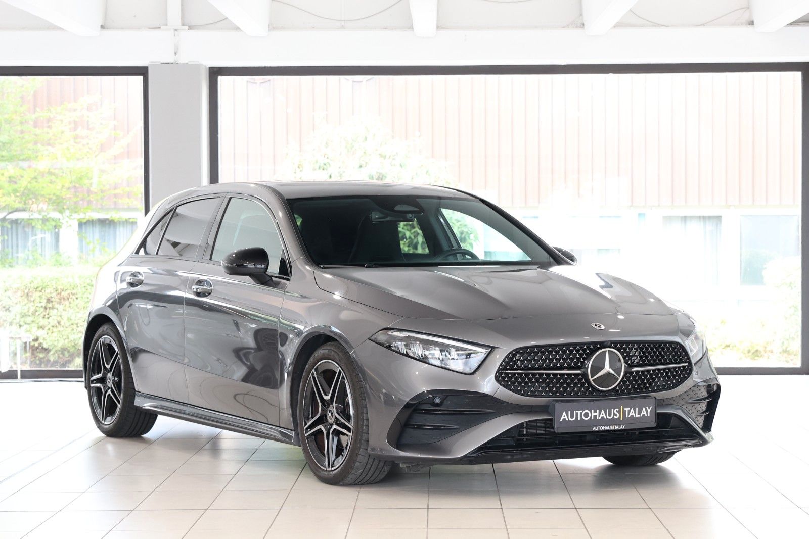 Mercedes-Benz A 180 AMG Night KAM Navi MB- MBux