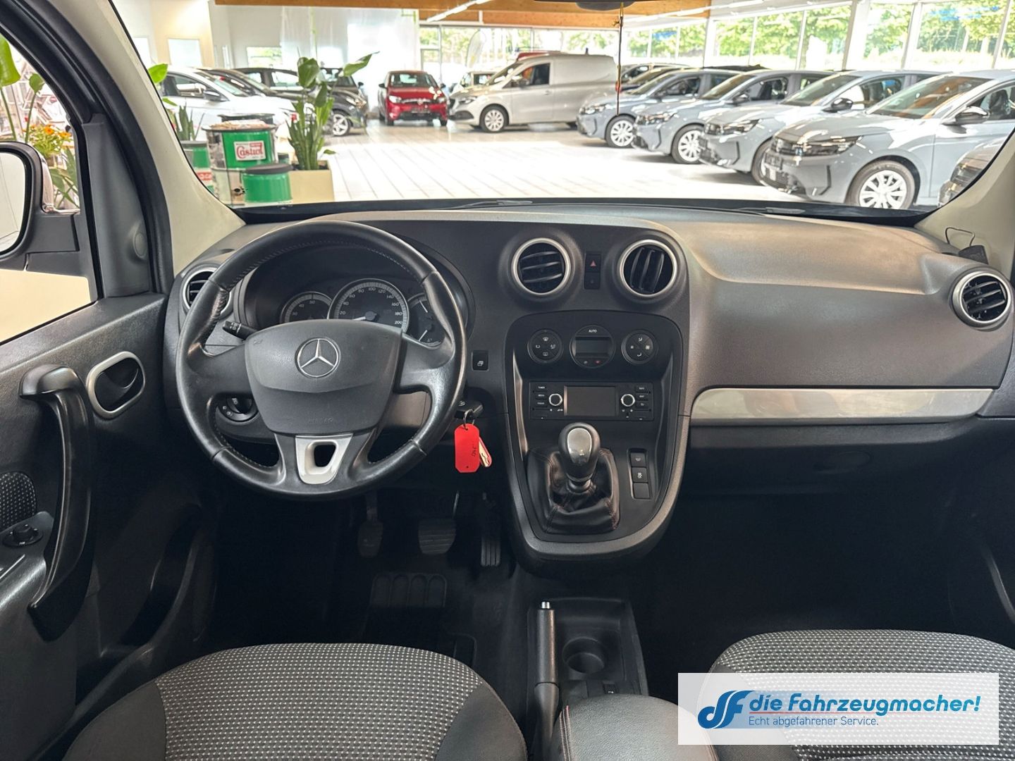 Fahrzeugabbildung Mercedes-Benz Citan 111 CDI lang Tourer Edition Klimaautom SH