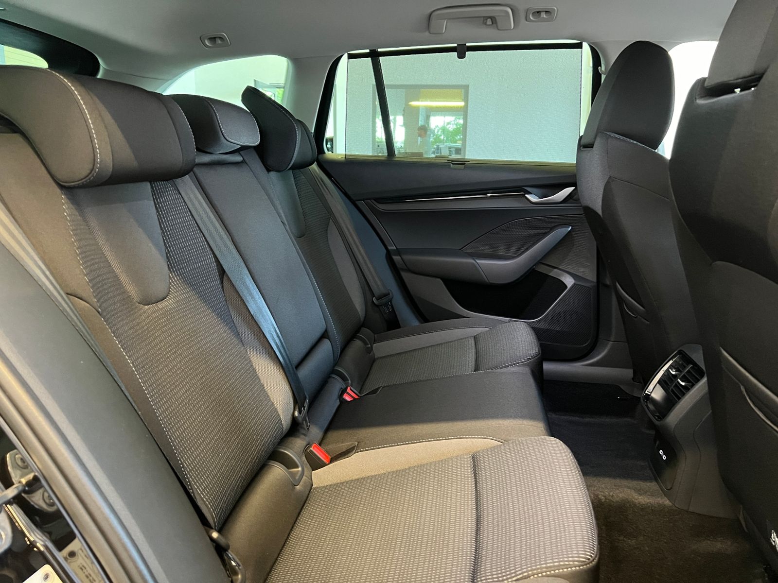 Fahrzeugabbildung SKODA Octavia Combi Selection 2.0 TDI DSG *AHK,Navi*