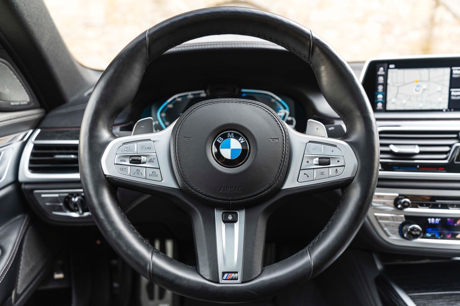 Fahrzeugabbildung BMW 745 e M Sportpaket Laserlicht Head Up Harman