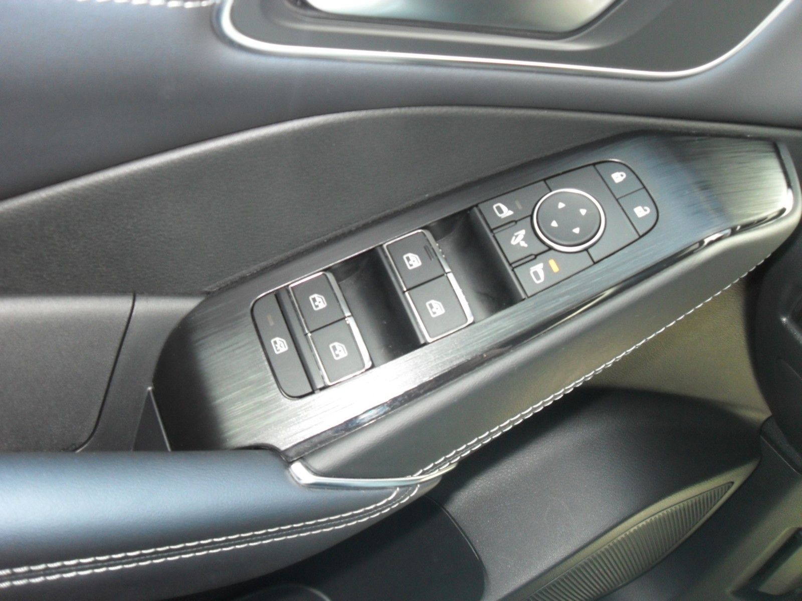 Fahrzeugabbildung Nissan Qashqai 1,3  Tekna | HeadUp | Teilleder | 360°