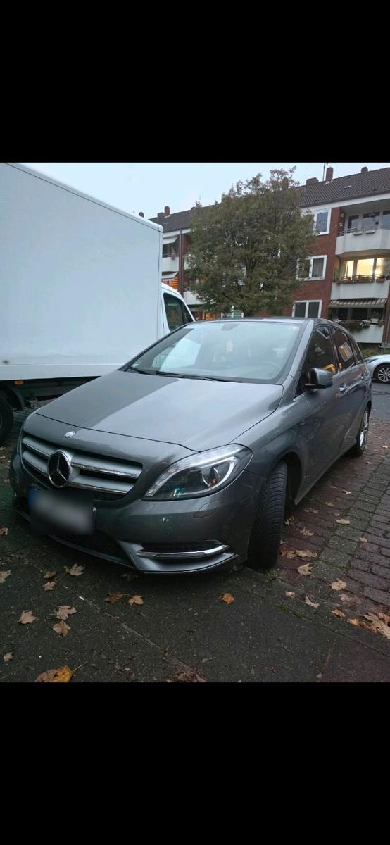 Mercedes-Benz B 180