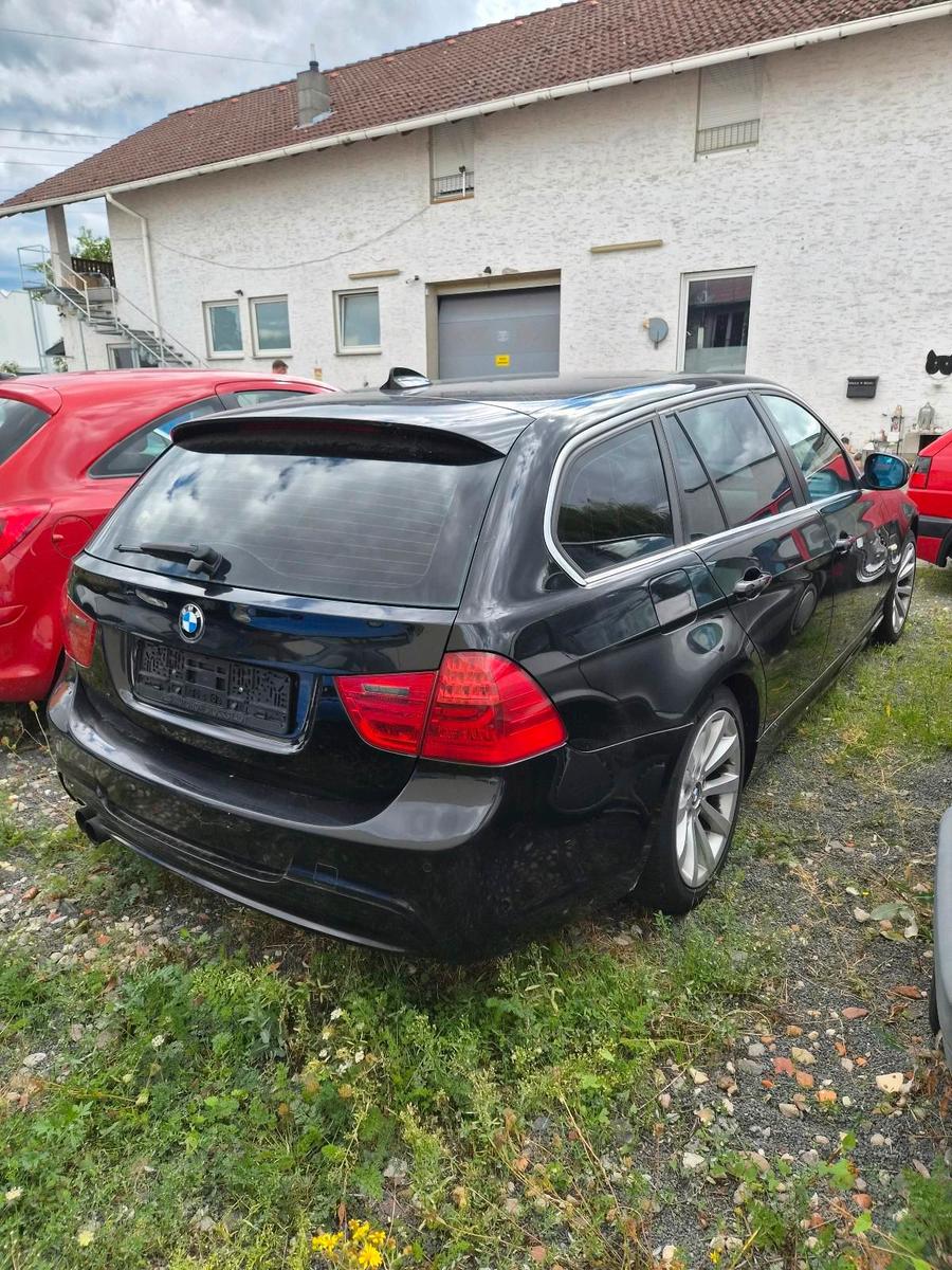 BMW 330 2012 — photo 5