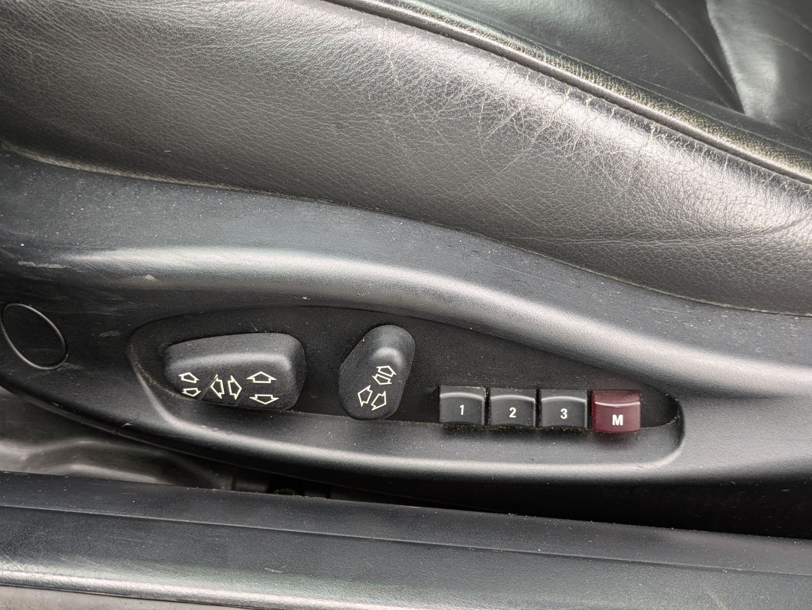 Fahrzeugabbildung BMW 325 Ci MEMORY*TEMP*PDC*LEDER*XENON*KLIMA*18"