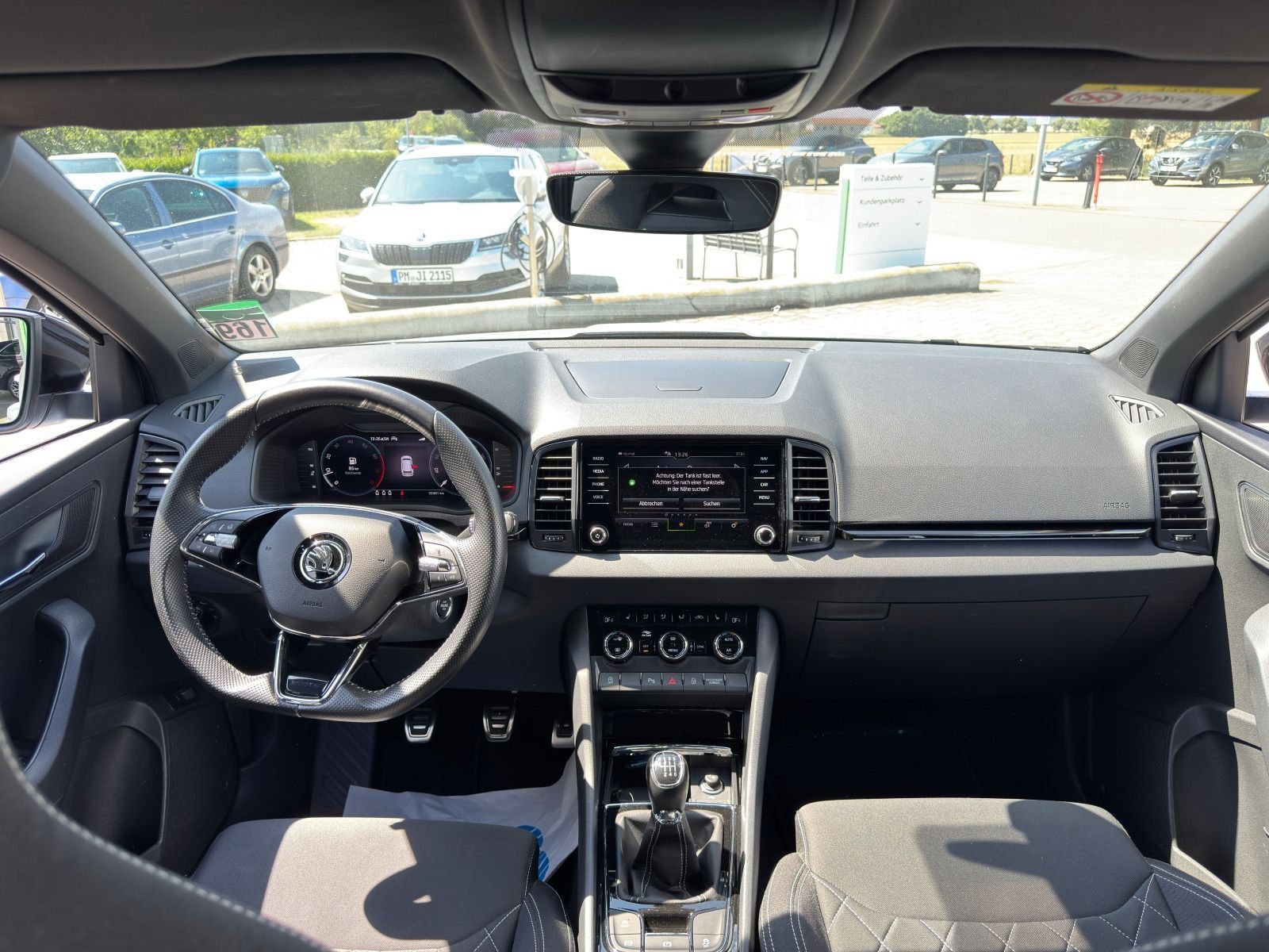 Fahrzeugabbildung SKODA Karoq Sportline 1.5TSI 6-Gang*AHK*RFK*Matrix*eHe