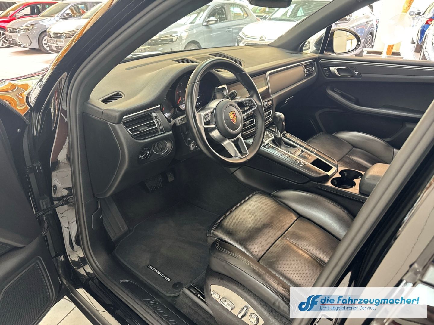 Fahrzeugabbildung Porsche Macan DE-Auto Pano Navi Memory S Soundsy LED Dyn