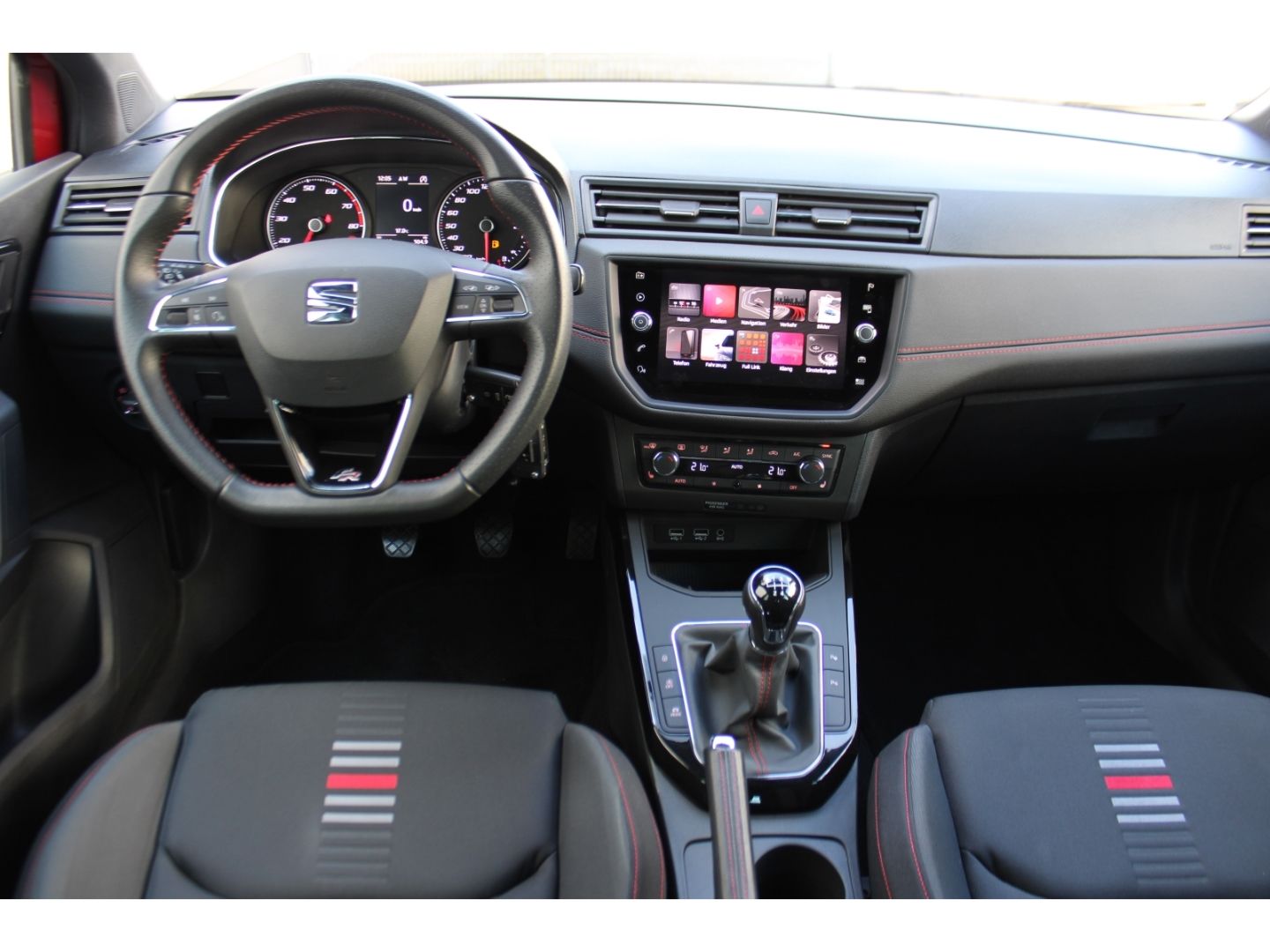 Fahrzeugabbildung SEAT Arona 1.0 TSI FR LED Navi TWA PDC DAB SHZ Tempom