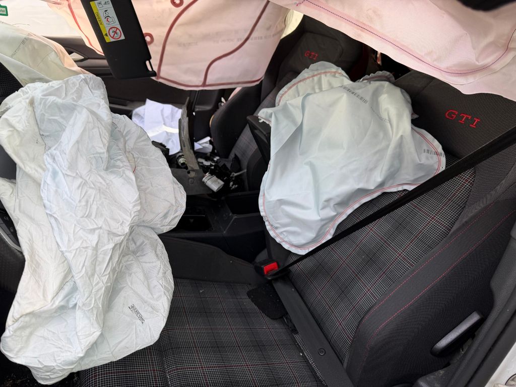 VW Golf VIII GTI/HARMAN KARDON/ BUSINESS PAKET VW Golf VIII GTI/HARMAN KARDON/ BUSINESS PAKET