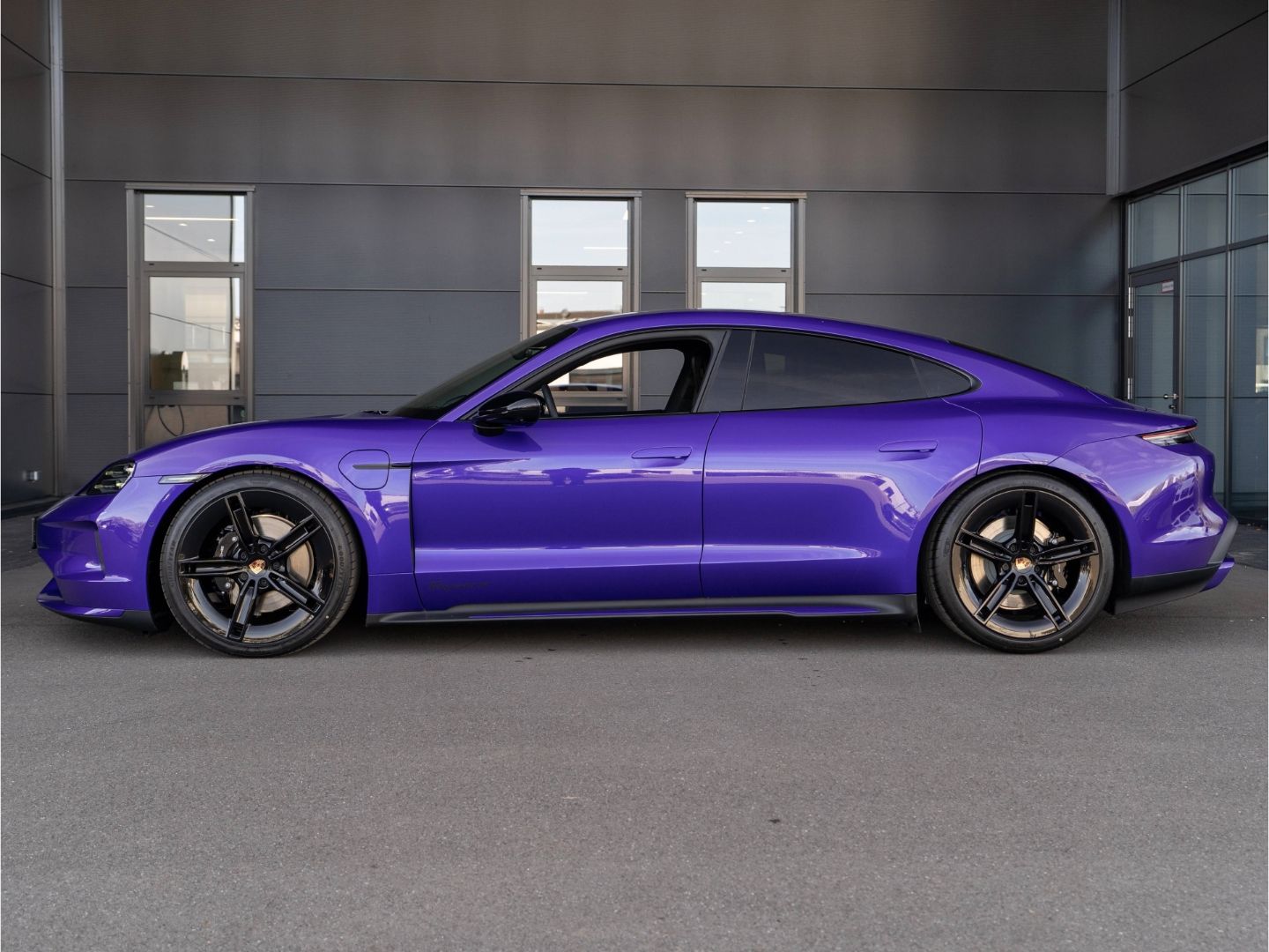 Porsche Taycan 4 Black Edition SportDesign Chrono ACC imagem 2