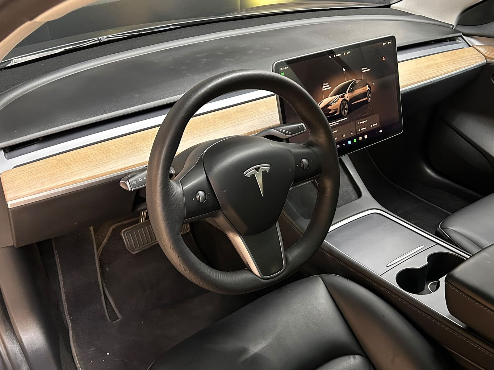 Fahrzeugabbildung Tesla Model 3 Long Range Dual AWD PANO+LED+NAVI+KAM+WP