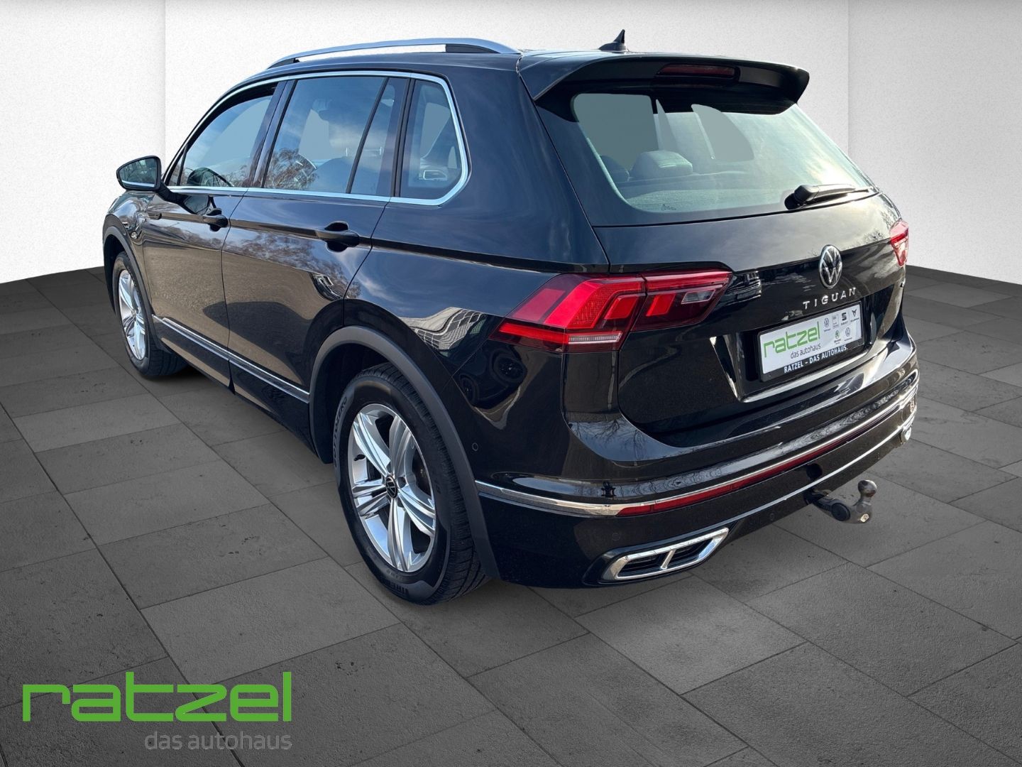Fahrzeugabbildung Volkswagen Tiguan 2.0 TSI R-Line 4Motion Sportpaket AHK-