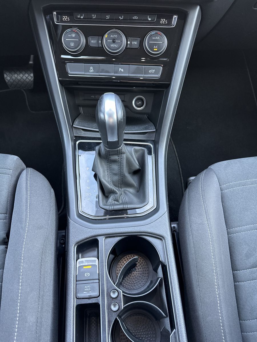 Fahrzeugabbildung Volkswagen Touran 2.0 TDI DSG Highline NAV+LED+ACC+KAM+17ZO