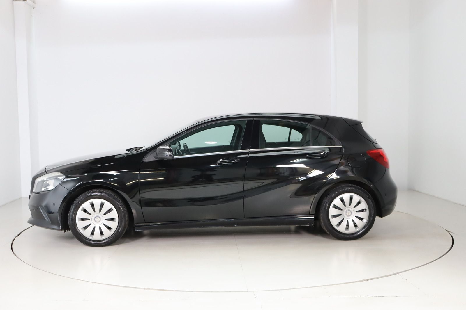 Fahrzeugabbildung Mercedes-Benz A 180 d * Navi * PDC * HU/AU neu