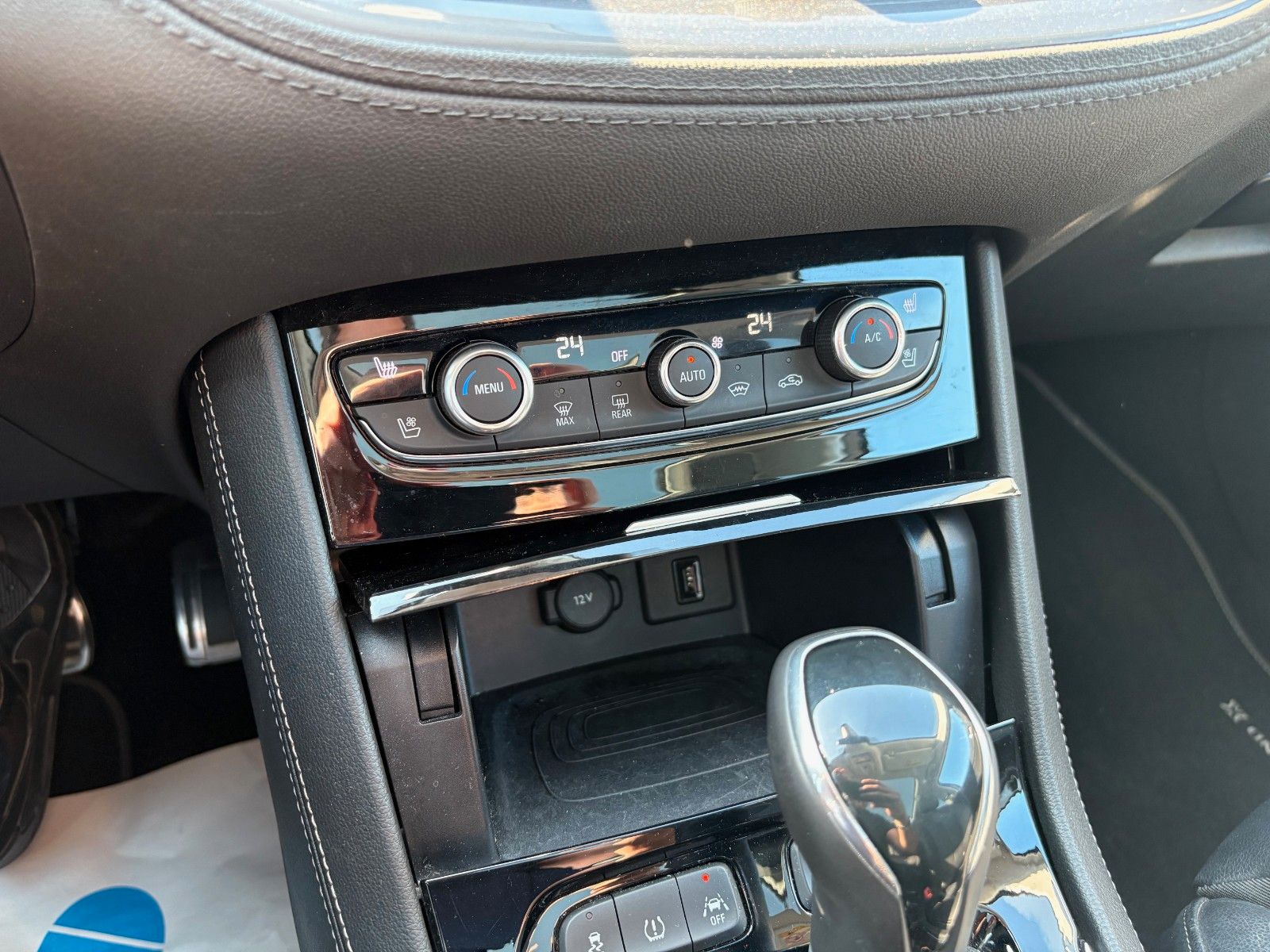 Fahrzeugabbildung Opel Grandland (X) 1.2 Aut. Ultimate Navi Leder Pano