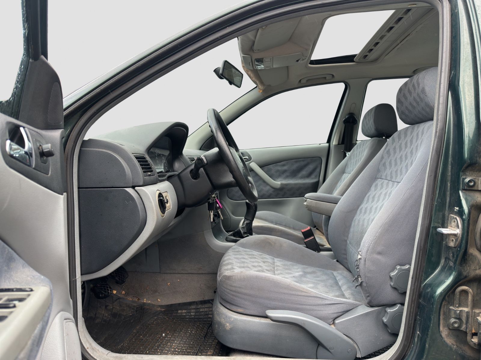 Fahrzeugabbildung SKODA Octavia/Klima/El.Schiebedach/Sitzhzg./S-W-Reifen
