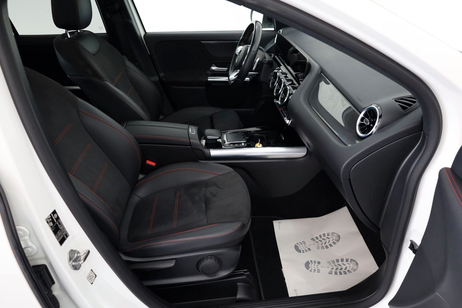Fahrzeugabbildung Mercedes-Benz GLA 200 d, AMG line, Navi,LED,Kamera,Panorama