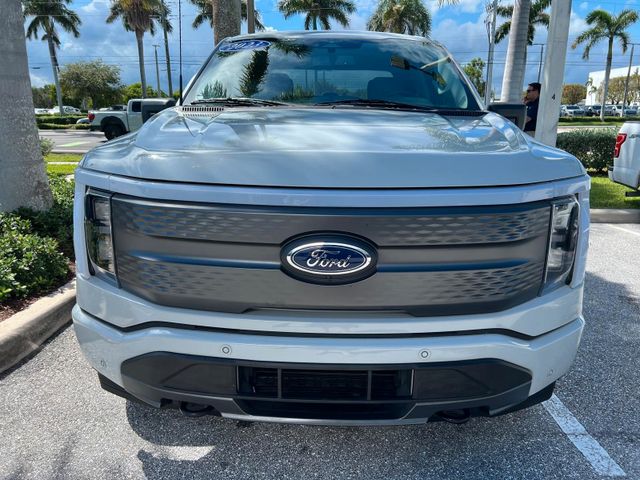 Ford F 150 Lightning SXT AWD Elektro 2023 hellgrau