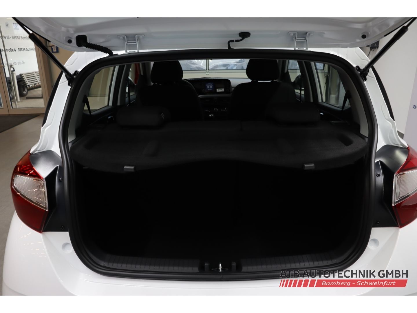 Fahrzeugabbildung Hyundai i10 Select MY25 1.0 Benzin 63 PS 5-MT 2WD Navi A