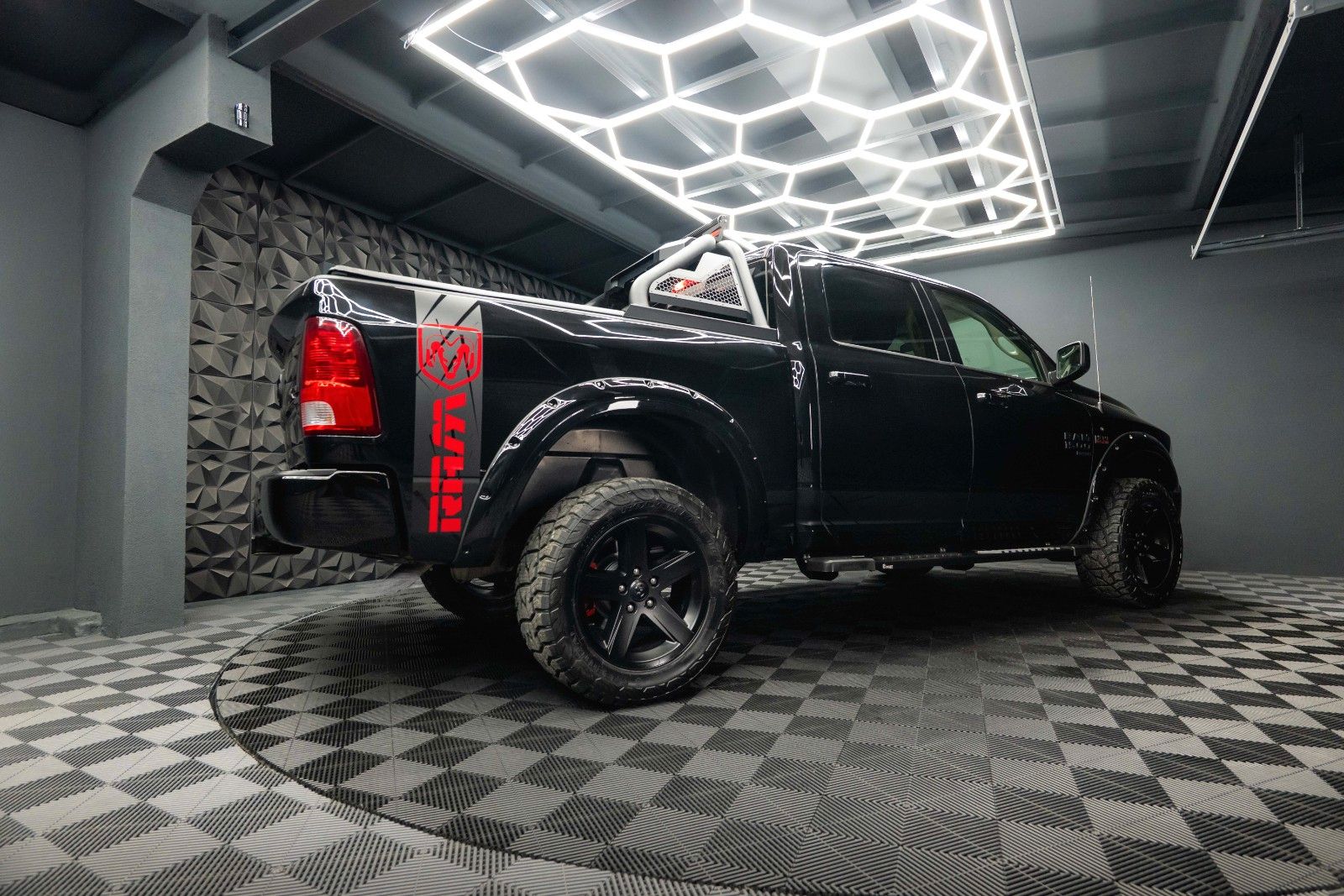 Fahrzeugabbildung Dodge RAM 5.7 V8 HEMI 4x4 OFFROAD Night-Paket *LED*AHK