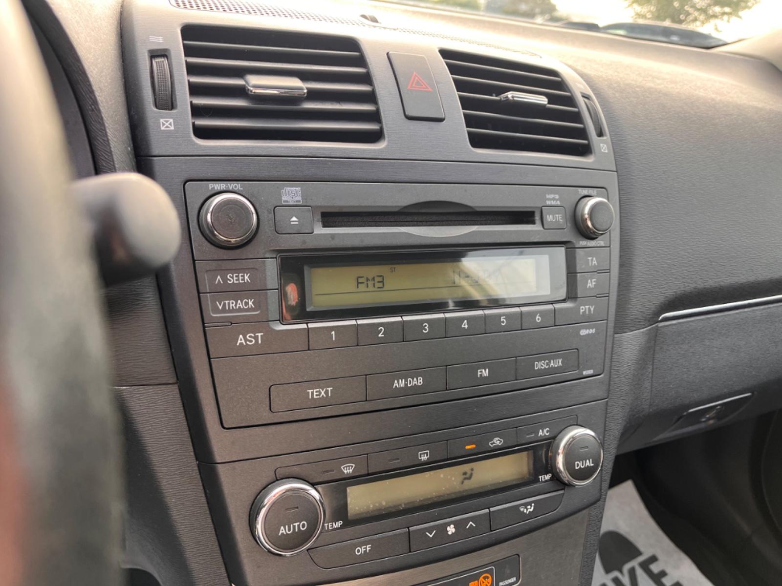 Toyota Avensis 2009 — photo 13
