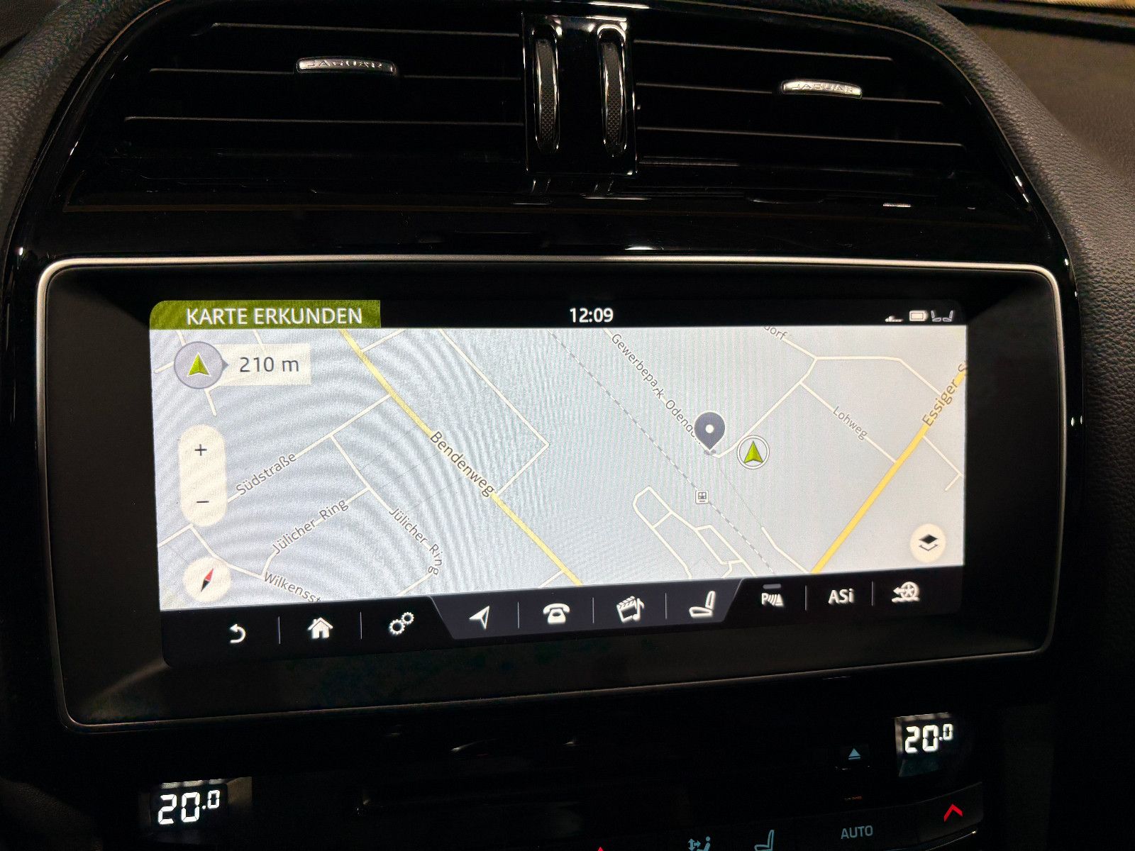 Fahrzeugabbildung Jaguar F-PACE Pure AWD/HEAD-UP/NAVI/PDC/SOUNDSYSTEM
