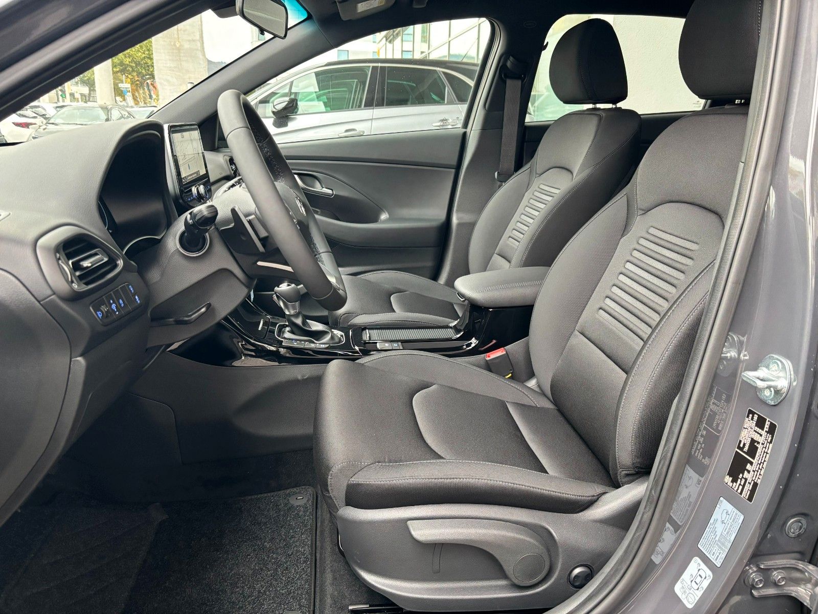 Fahrzeugabbildung Hyundai i30 AVANTAGE DCT 140PS Navi/SHZ/Kamera!