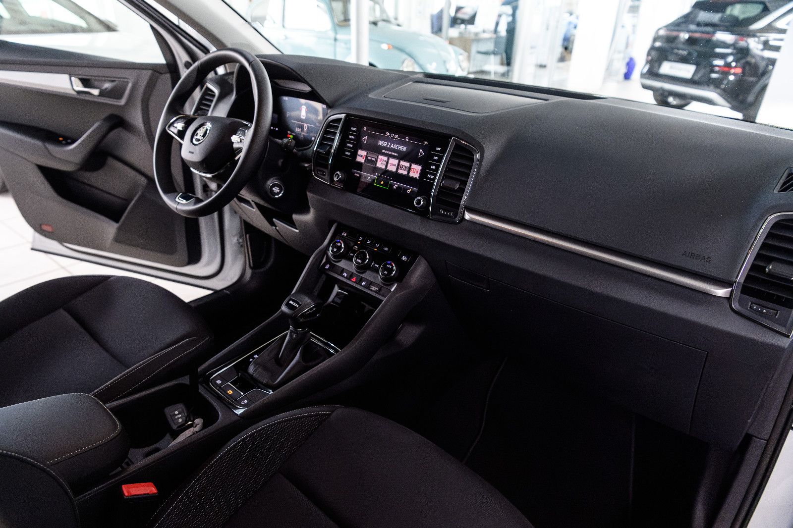 Fahrzeugabbildung SKODA Karoq Ambition 1.5 TSI DSG LED+ACC+KAM