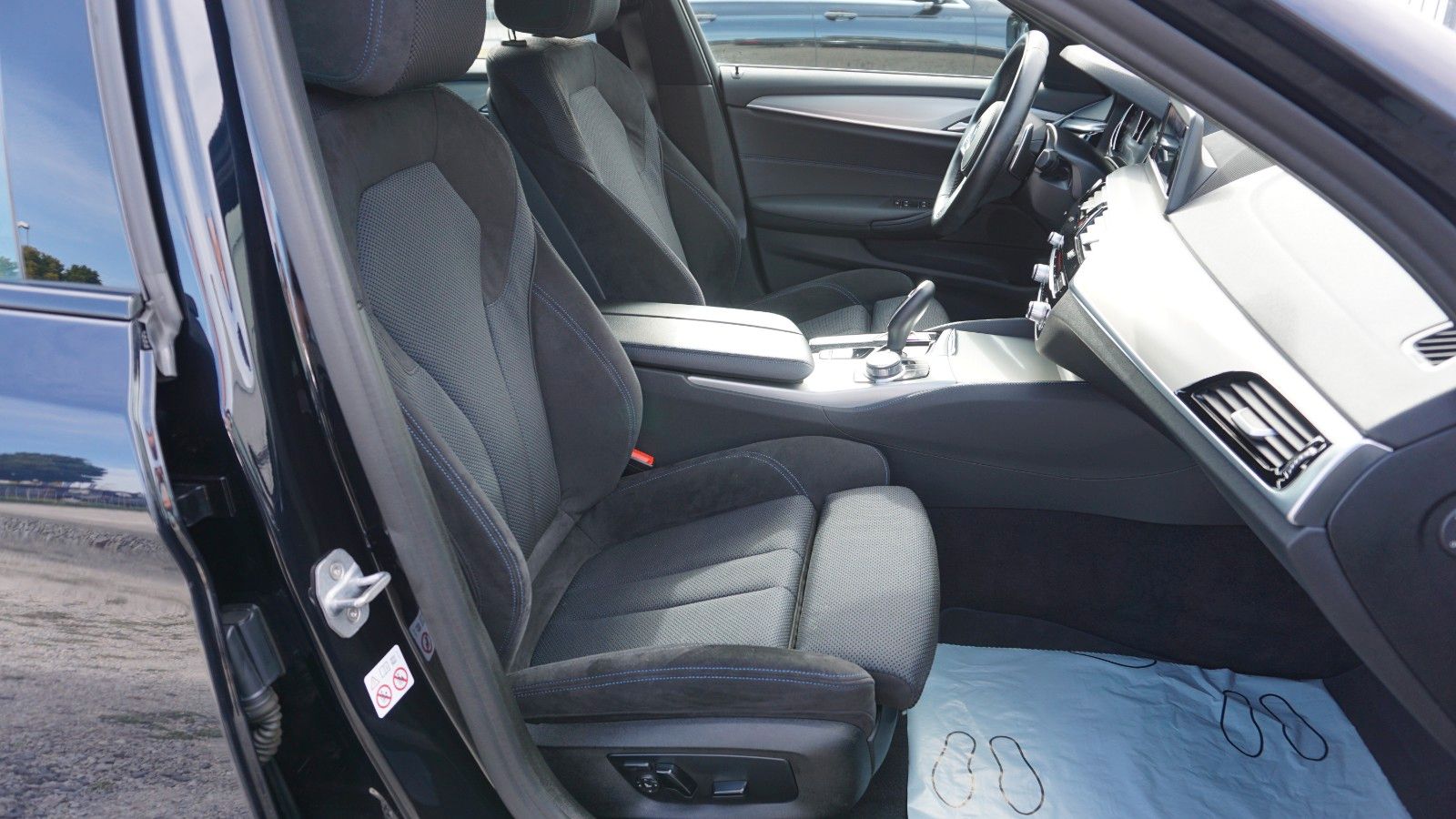 Fahrzeugabbildung BMW 520d xDrive Touring M Sport Navi,LED,Kamera,SH