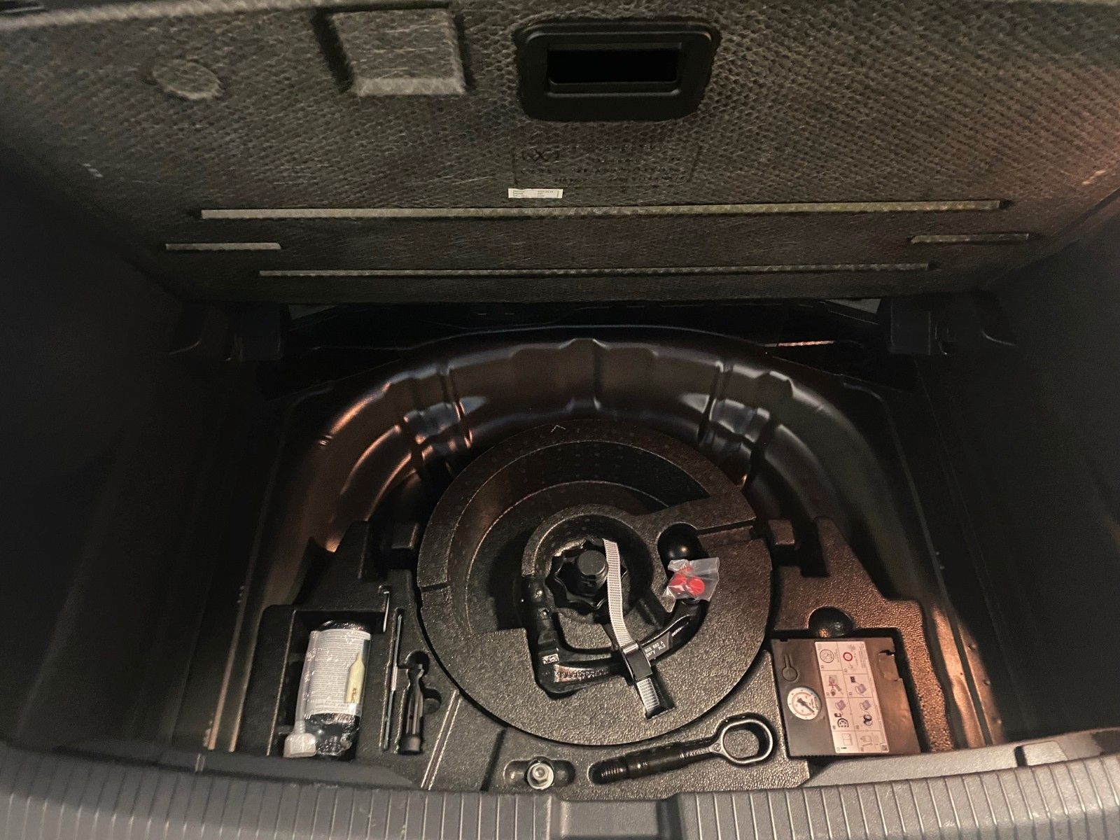 Fahrzeugabbildung Volkswagen T-Roc 1.5 TSI Style+NAVI+1.HAND+AHK+LED Plus+ACC