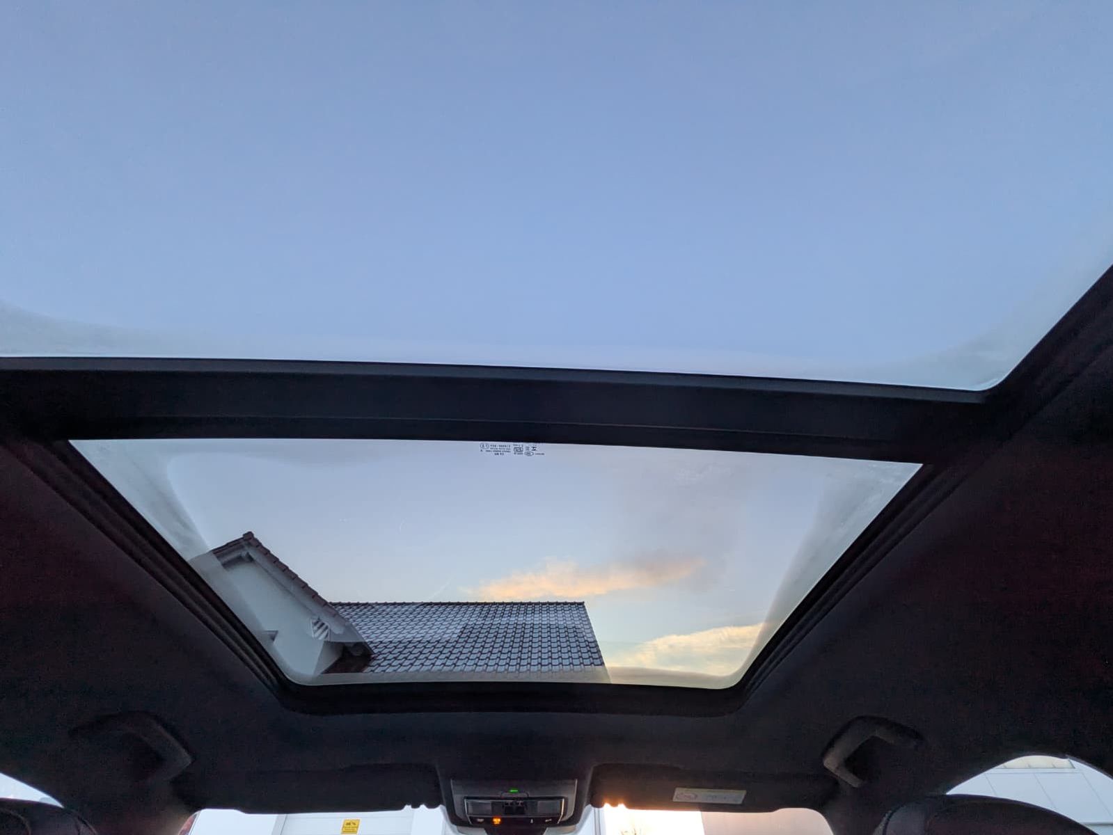 Fahrzeugabbildung Volkswagen Tayron 2.0 TDI 4M R-Line BLACK*7S*IQ-L.*PANO*HUD