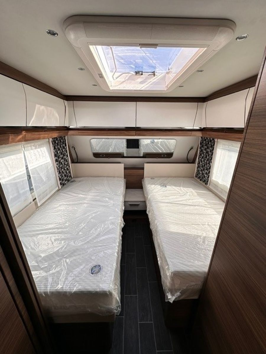 Fahrzeugabbildung Tabbert Puccini 655 EL 2.5 Backofen Einzelbetten 2760kg