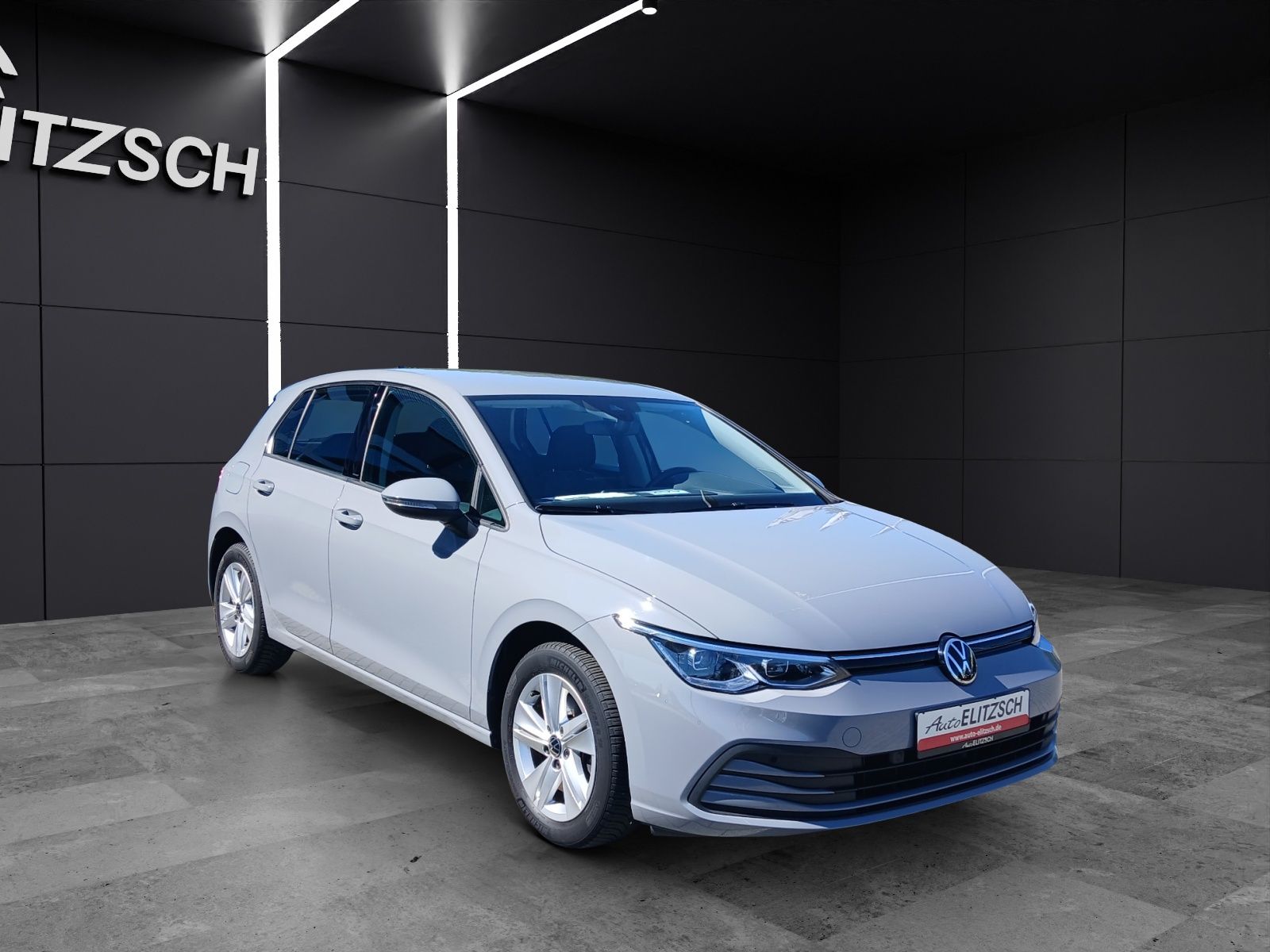 Fahrzeugabbildung Volkswagen Golf VIII eTSI Life DSG LED Navi AID ACC PDC SH