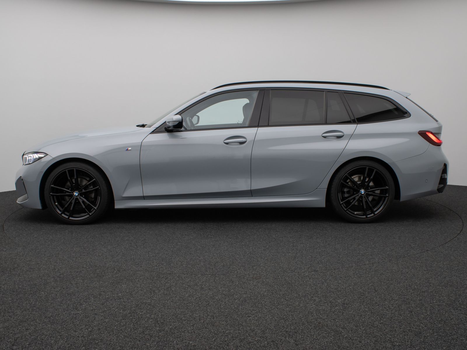 Fahrzeugabbildung BMW 320d M Sport Kamera DAB HiFi HUD Stop&Go Komfort