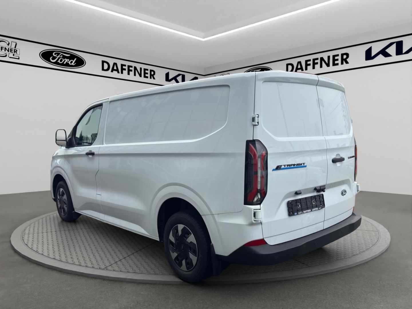 Fahrzeugabbildung Ford Transit Custom Kasten E 320 L1 Trend RWD Navi LE