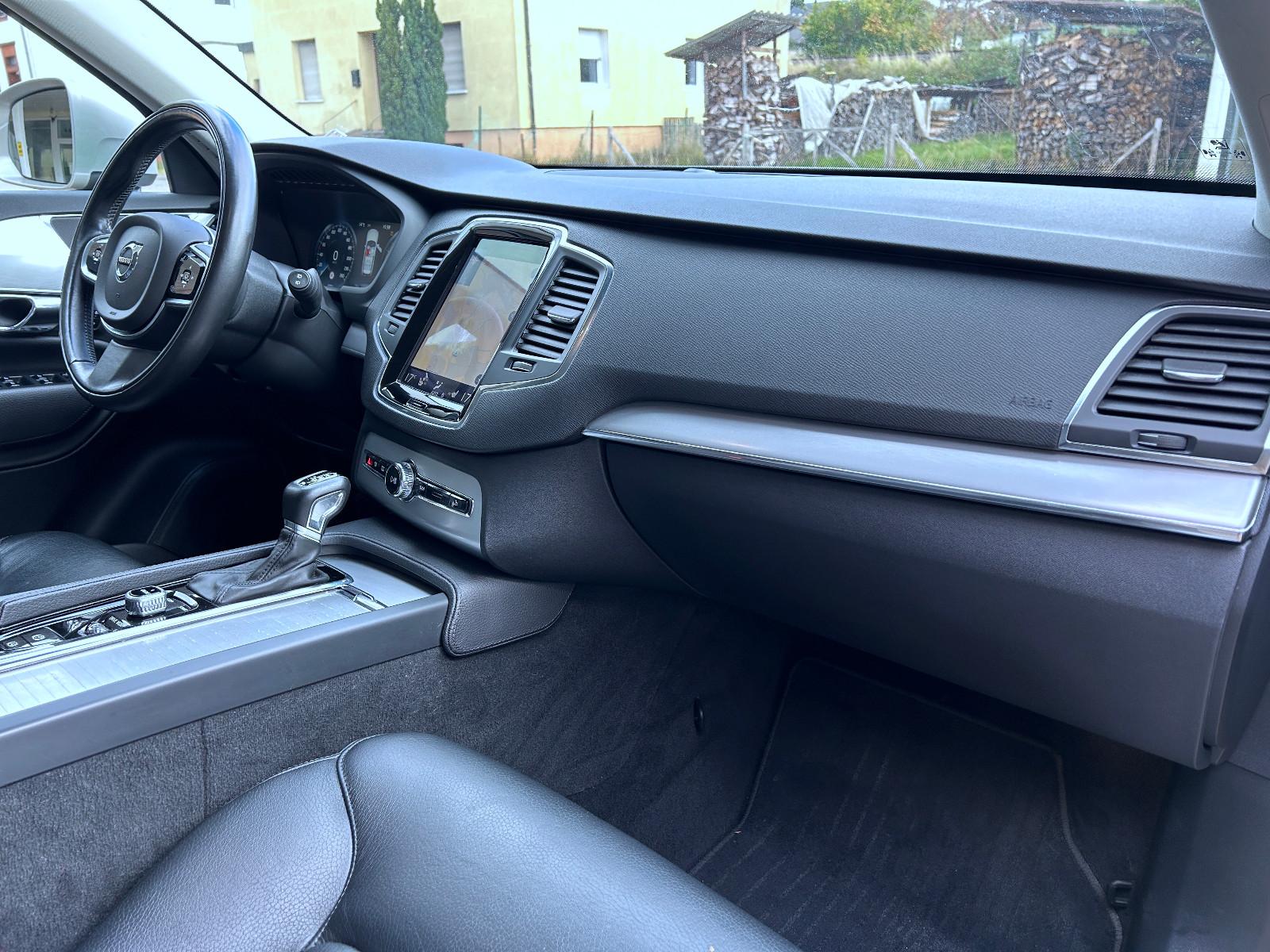 Volvo XC90 T6. 2,0 Ltr. Aut AWD Navi LED Leder Tüv NEU