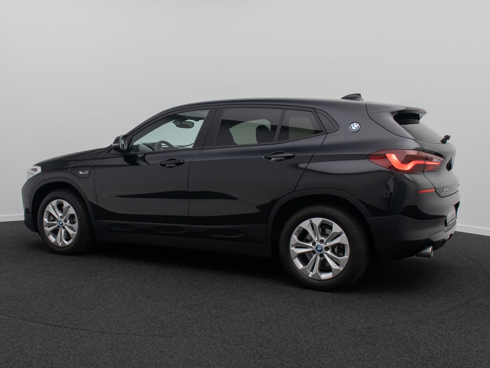 Fahrzeugabbildung BMW X2 xD25e Kamera DAB LED Parkassistent Navi Sport