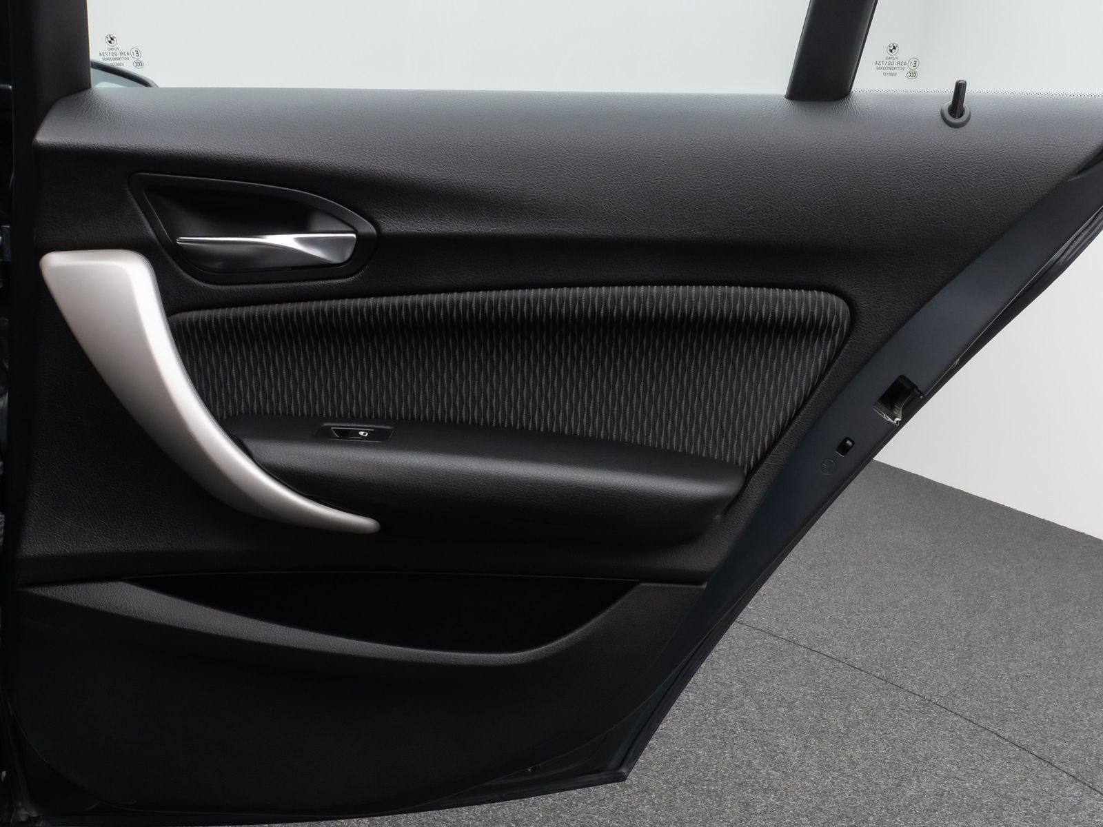 Fahrzeugabbildung BMW 116d  Advantage Paket Plus Glasdach AHK PDC Navi