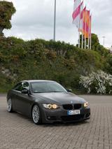 BMW 3er E92 325i N52 M Paket - BMW 325 Coupé 325i m paket mit Benzin-Antrieb