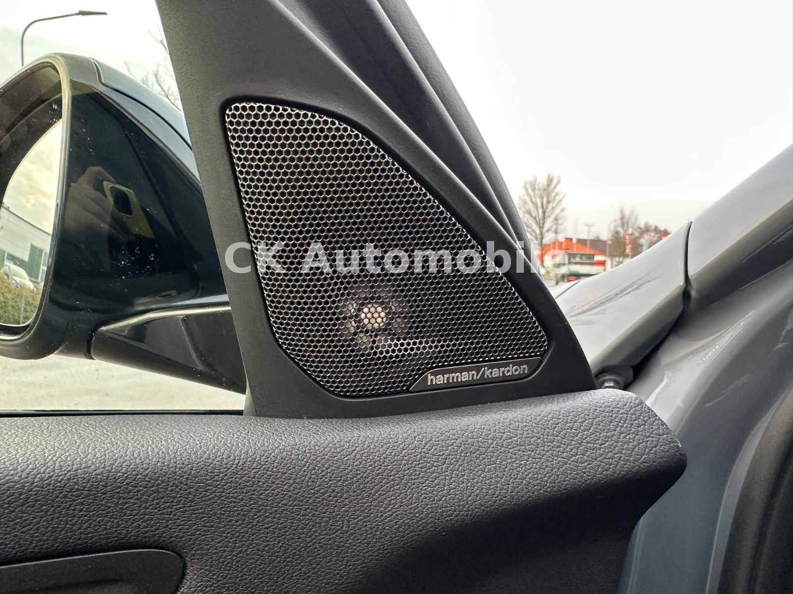 Fahrzeugabbildung BMW 118d Sport-Line/Shadow-Line/Navi/Pano/LED/PDC