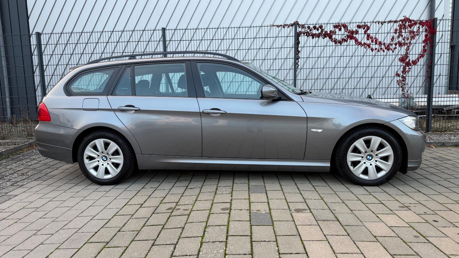 BMW 318i AUTOMATIK TÜV,93.000KM,NAVI,PANO,KLIMA,PDC