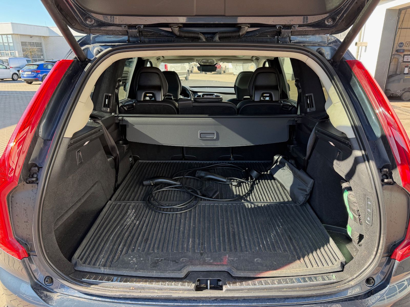 Fahrzeugabbildung Volvo XC90 T8 AWD Ultimate Dark*LUFT*AHK*360°*Massage*