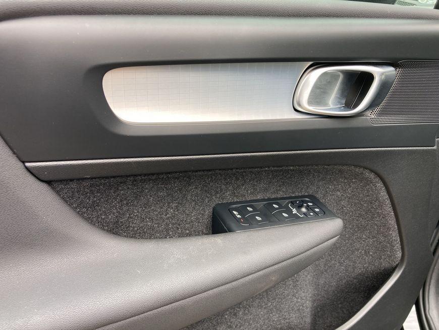 Volvo XC 40 B3 2WD Core +ANHÄNGERKUPPLUNG+LED+SHZ