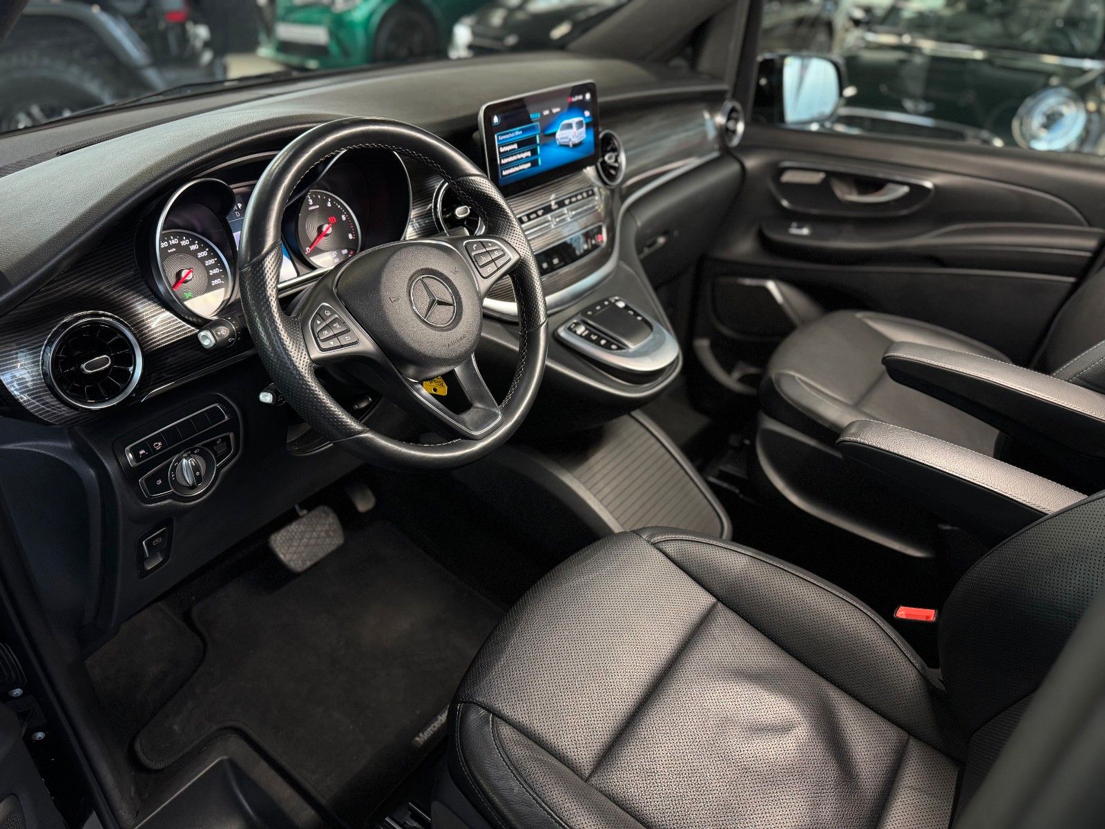 Fahrzeugabbildung Mercedes-Benz V 300d Avantgarde Edition lang "Agility Control"