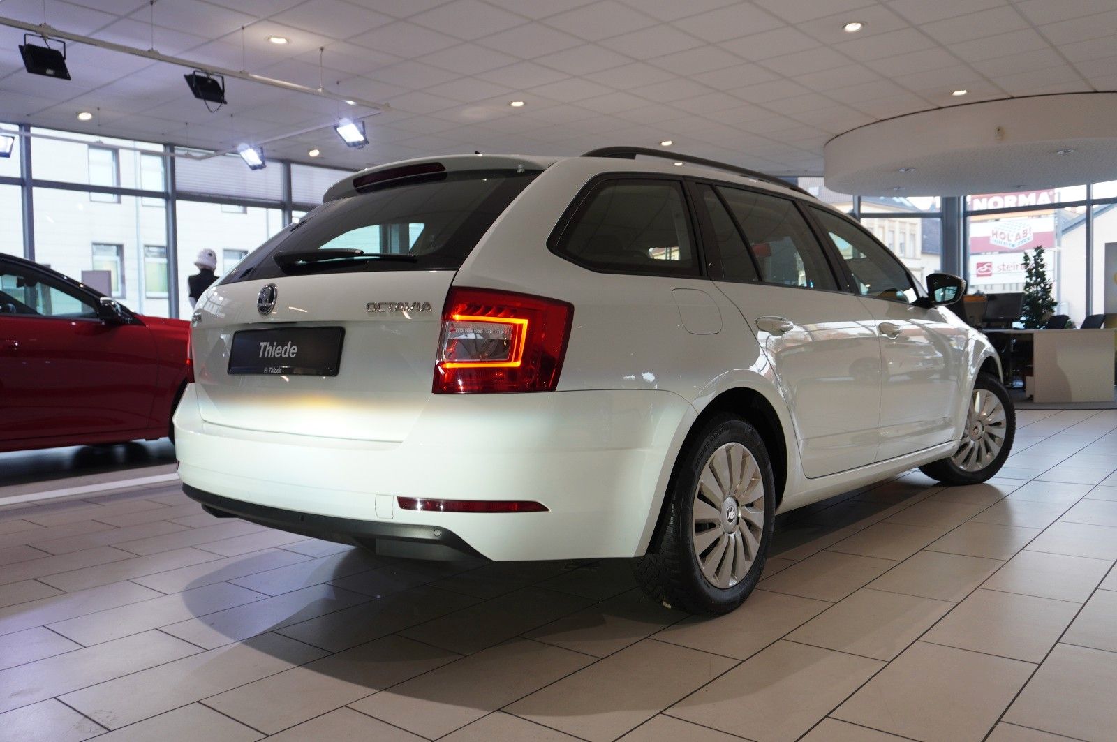 Fahrzeugabbildung SKODA Octavia COMBI 1.0 TSI ACTIVE LED/SHZ/PDC/DAB+