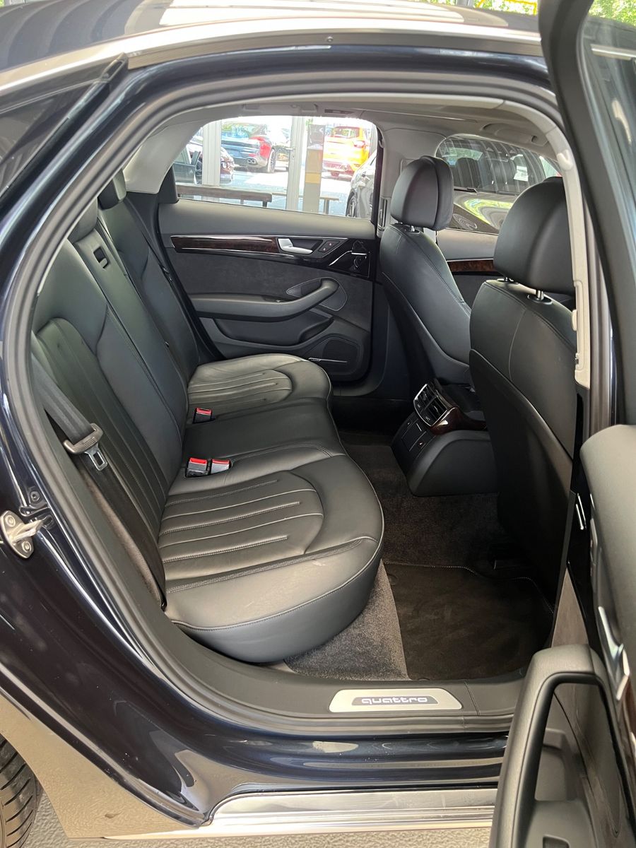 Fahrzeugabbildung Audi A8 3.0 TDI quattro * 20 S LINE ALUFELGEN *